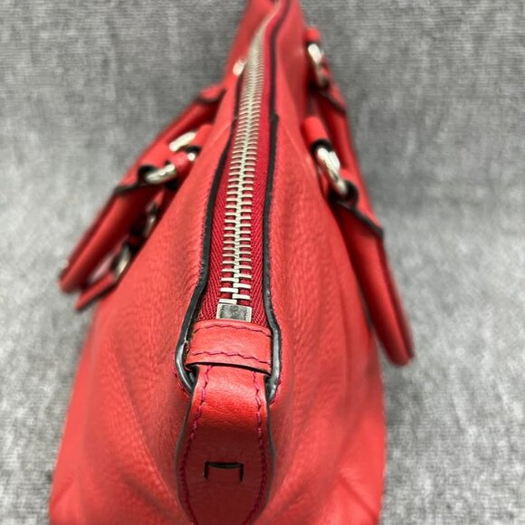 Prada Vitello Leather Tote Bag 510-040225 - Picture 4 of 15